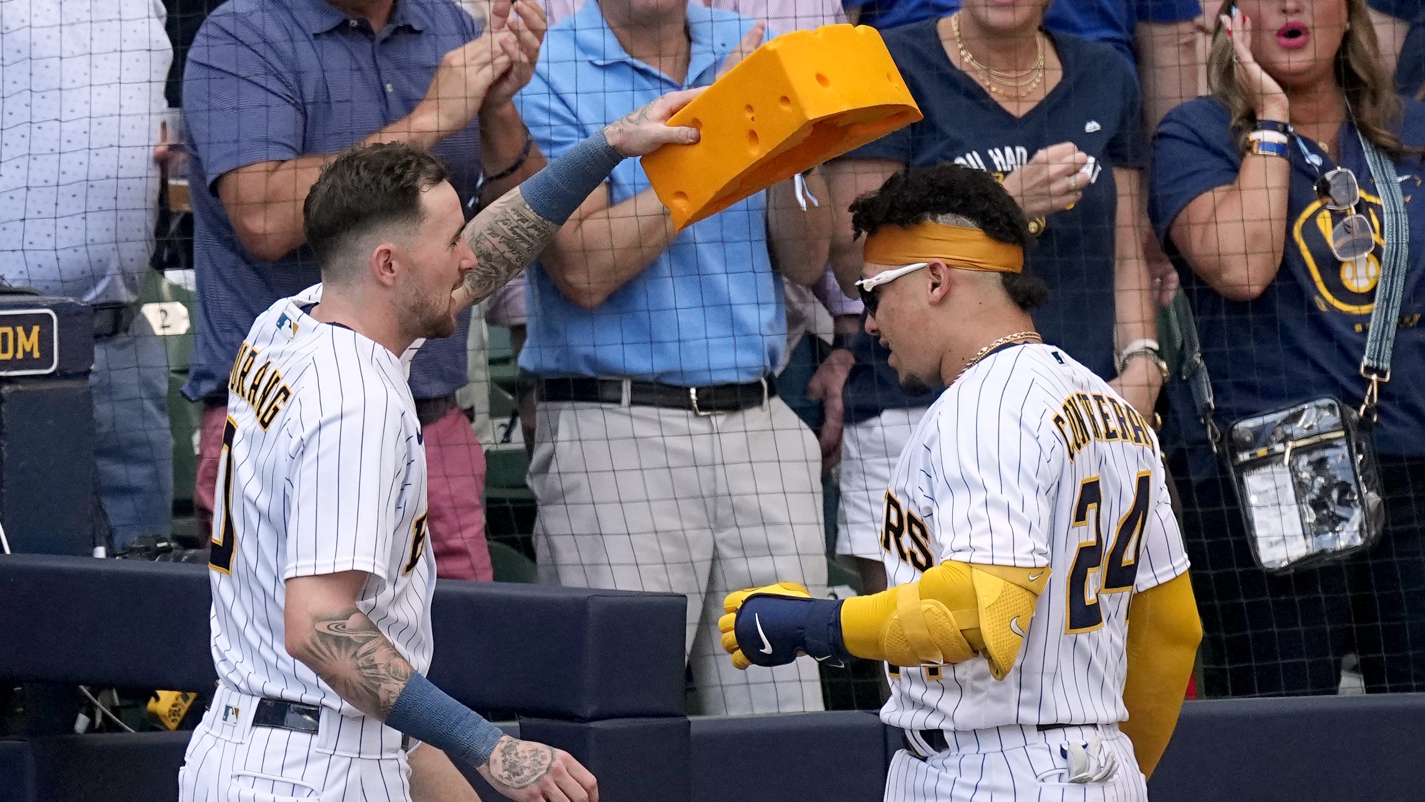 Flores And Lee Power SF Giants To Victory Against Brewers