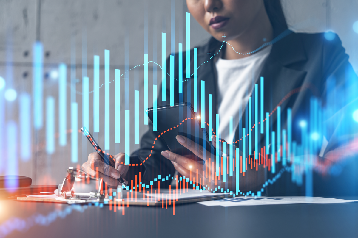 Market Swings: How Individual Investors Capitalized On Professional Selling Market Swings: How Individual Investors Capitalized On Professional Selling