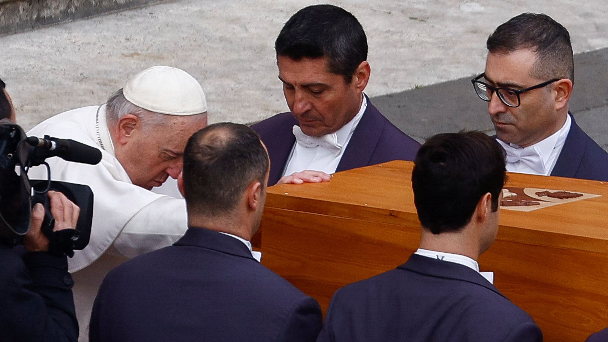Trump And The Vatican: Analyzing His Appearance At Pope Benedict's Funeral Trump And The Vatican: Analyzing His Appearance At Pope Benedict's Funeral