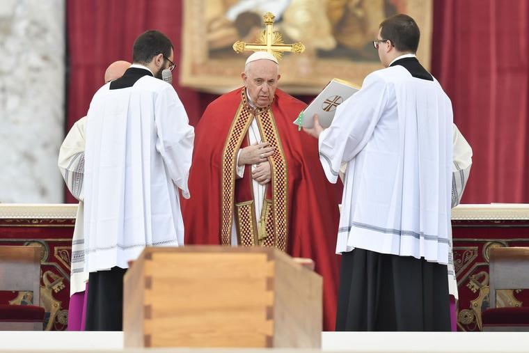 Trump's Presence At Pope Benedict's Funeral: Politics And Papal Rites Intertwined