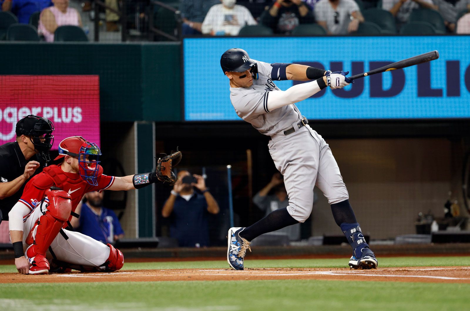 Yankees Smash Team Record With 9 Home Runs: Judge's 3 Blast Fuels Victory Yankees Smash Team Record With 9 Home Runs: Judge's 3 Blast Fuels Victory
